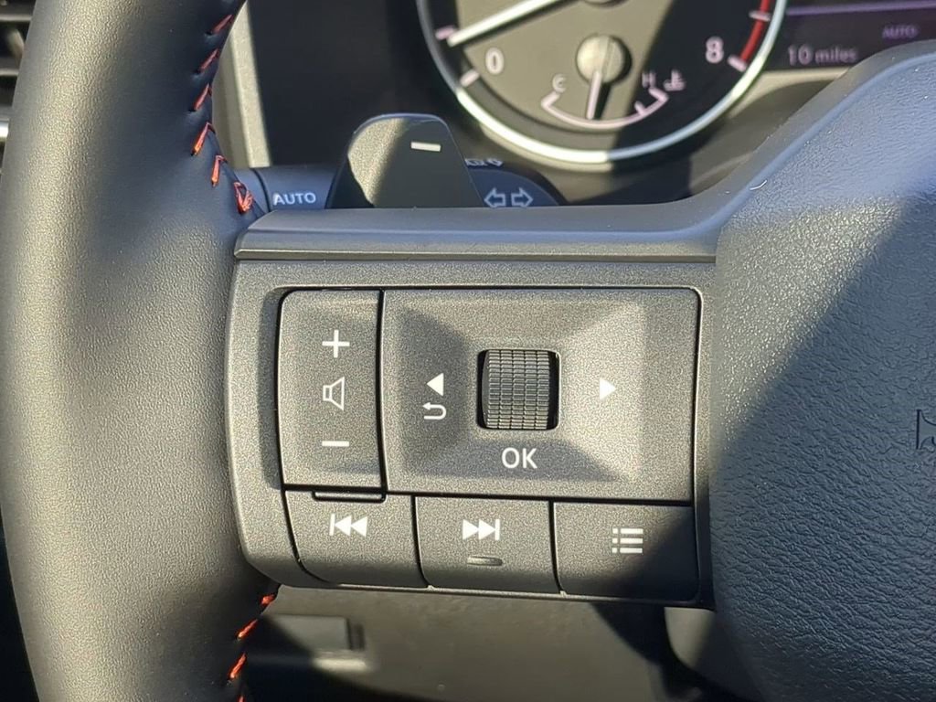 Certified 2025 Nissan Rogue SV image 25