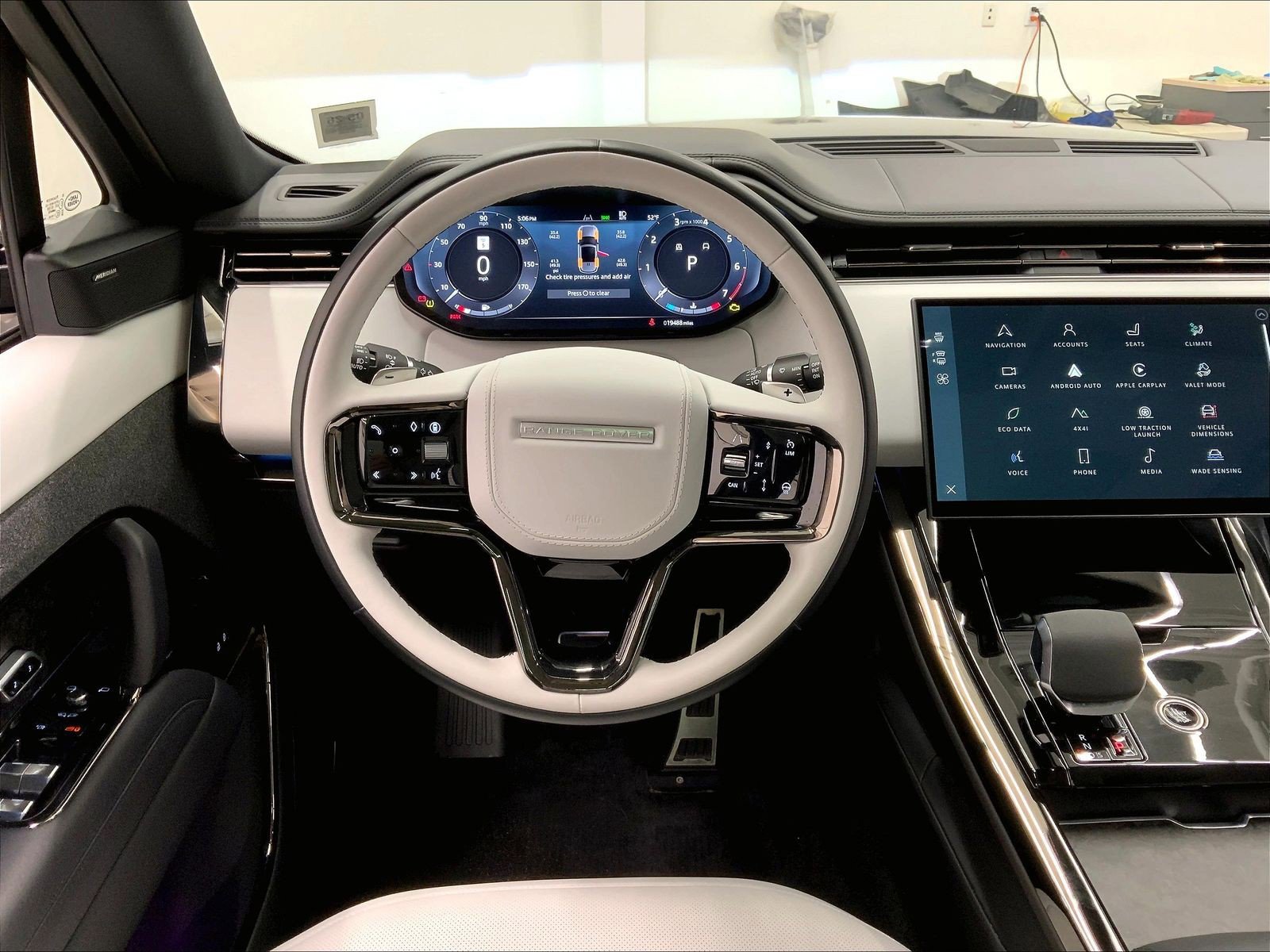 Used 2024 Land Rover Range Rover Sport Dynamic SE image 13
