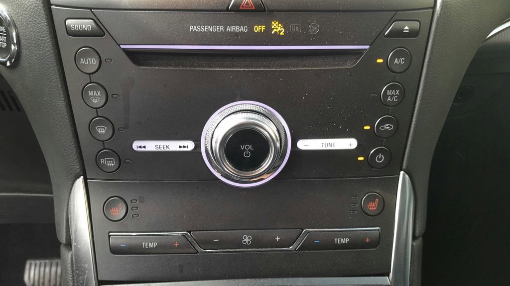 Used 2019 Ford Edge Titanium w/ Cargo Accessory Package FWD image 27