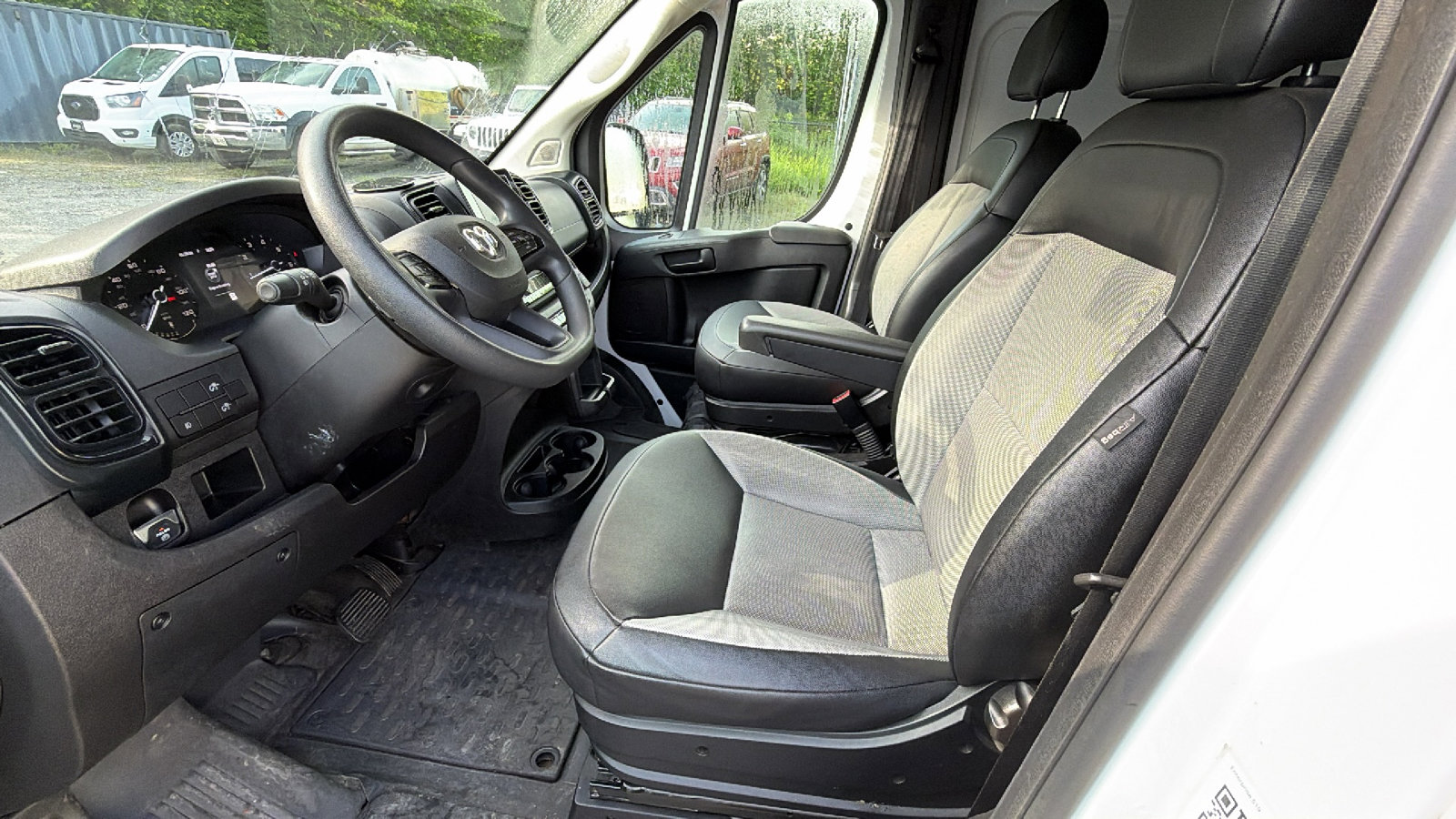 Used 2024 RAM ProMaster 2500 w/ Convenience Group FWD image 17