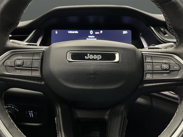 Used 2023 Jeep Grand Cherokee Altitude image 15