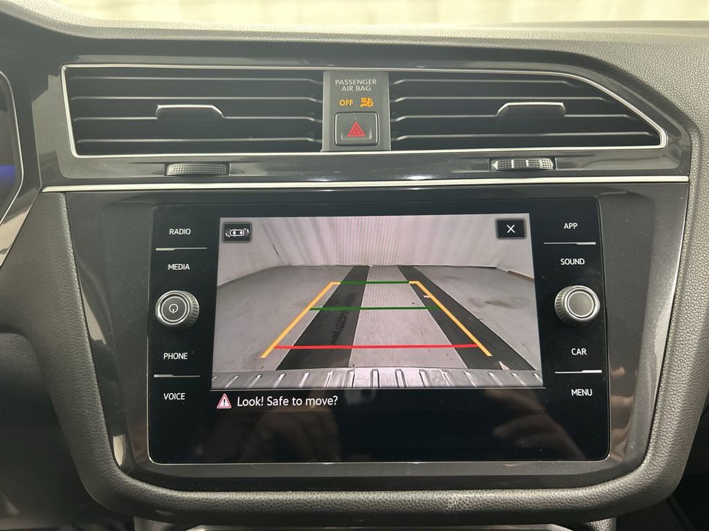 Certified 2024 Volkswagen Tiguan SE w/ Panoramic Sunroof Package AWD/4WD image 15