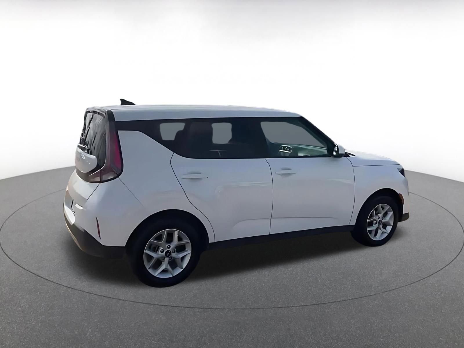 Used 2025 Kia Soul LX w/ LX Technology Package FWD image 14