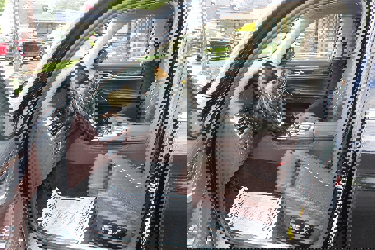 Used 2020 BMW 750i xDrive image 16