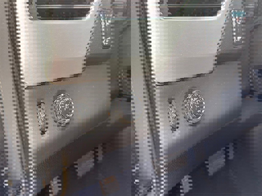 Used 2018 GMC Yukon SLE w/ SLE Value Package image 14