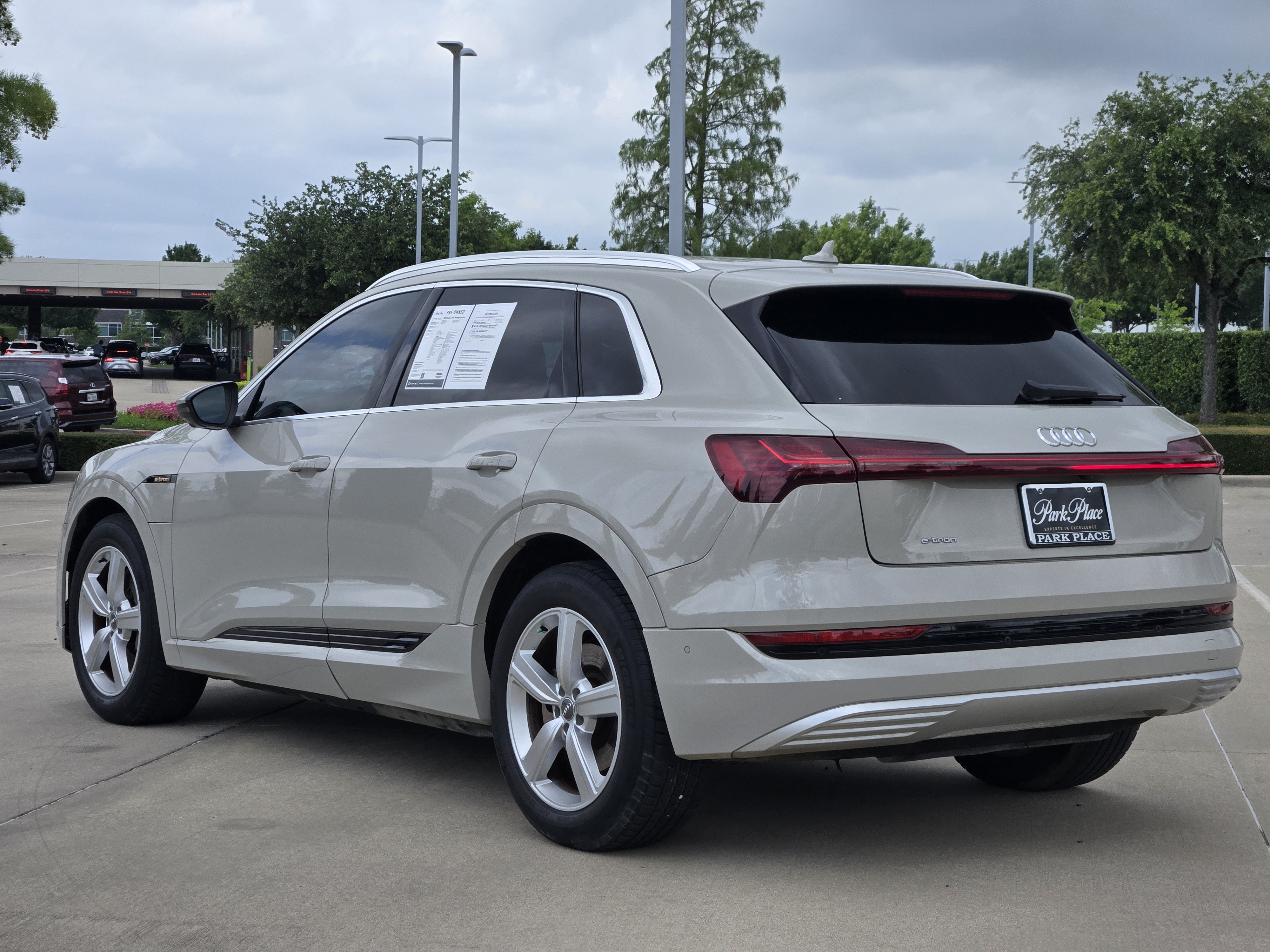 Used 2019 Audi e-tron Prestige w/ Prestige Package AWD/4WD image 3