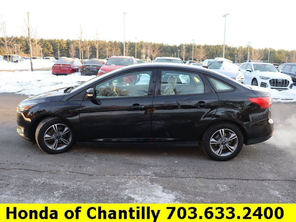 Used 2018 Ford Focus SE w/ SE Appearance Package image 4