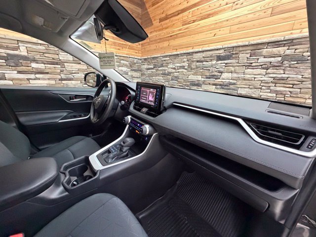 Used 2021 Toyota RAV4 XLE AWD/4WD image 15