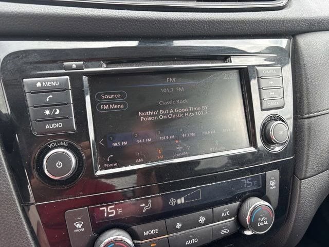 Used 2020 Nissan Rogue SV FWD image 21