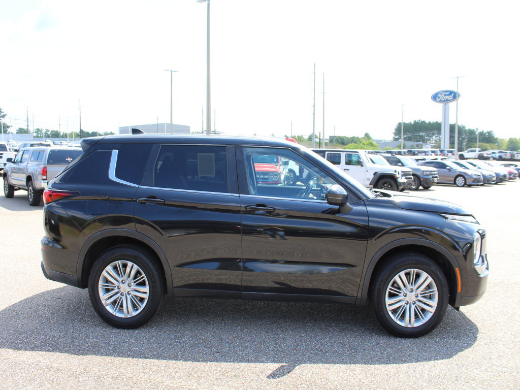 Used 2022 Mitsubishi Outlander ES FWD image 4