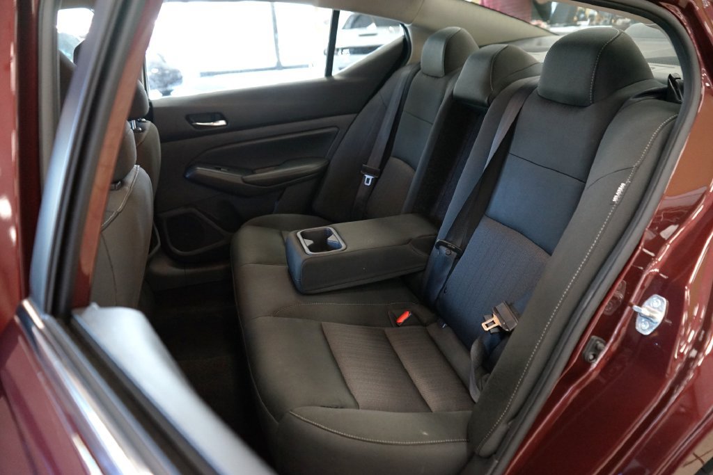 Used 2024 Nissan Altima 2.5 SV FWD image 44