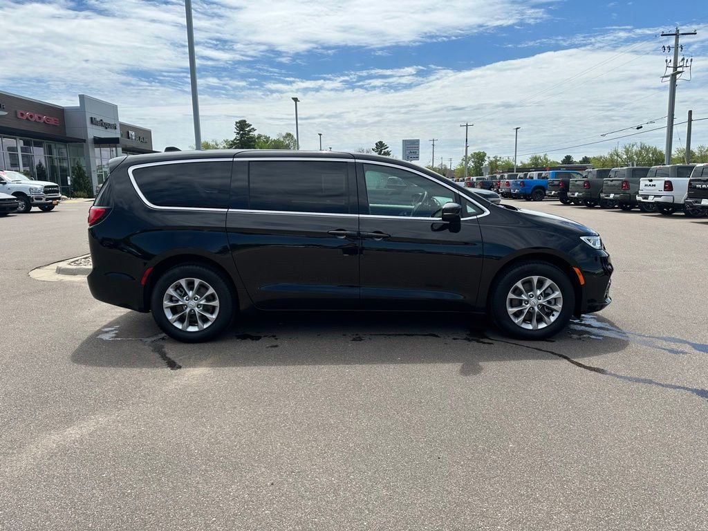 Certified 2026 Chrysler Pacifica Limited AWD/4WD image 2