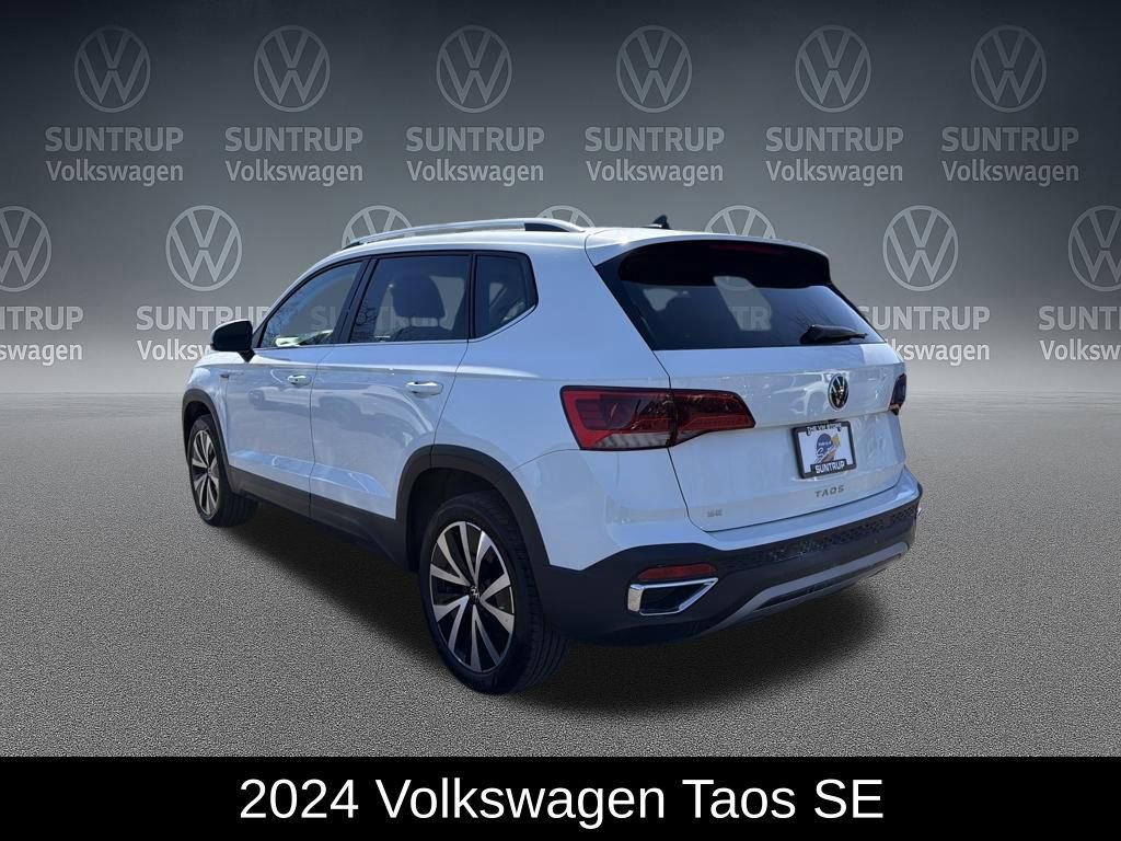 Used 2024 Volkswagen Taos SE image 3