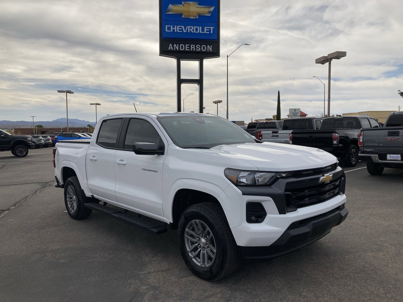 Used 2024 Chevrolet Colorado LT w/ LT Convenience Package II image 3