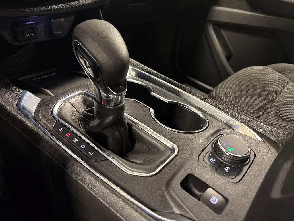 Used 2022 Chevrolet Traverse LT FWD image 42