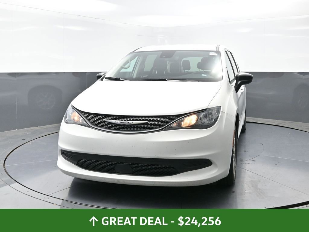 Used 2024 Chrysler Voyager LX image 7