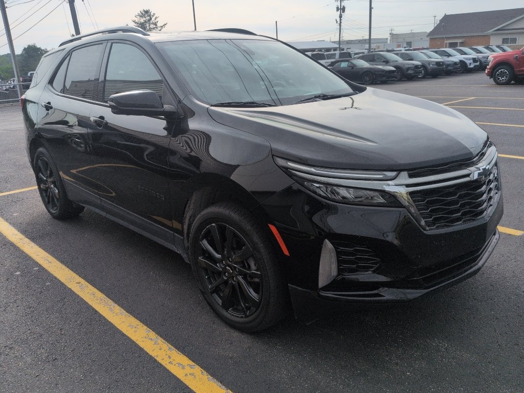 Used 2023 Chevrolet Equinox RS w/ RS Leather Package AWD/4WD image 2