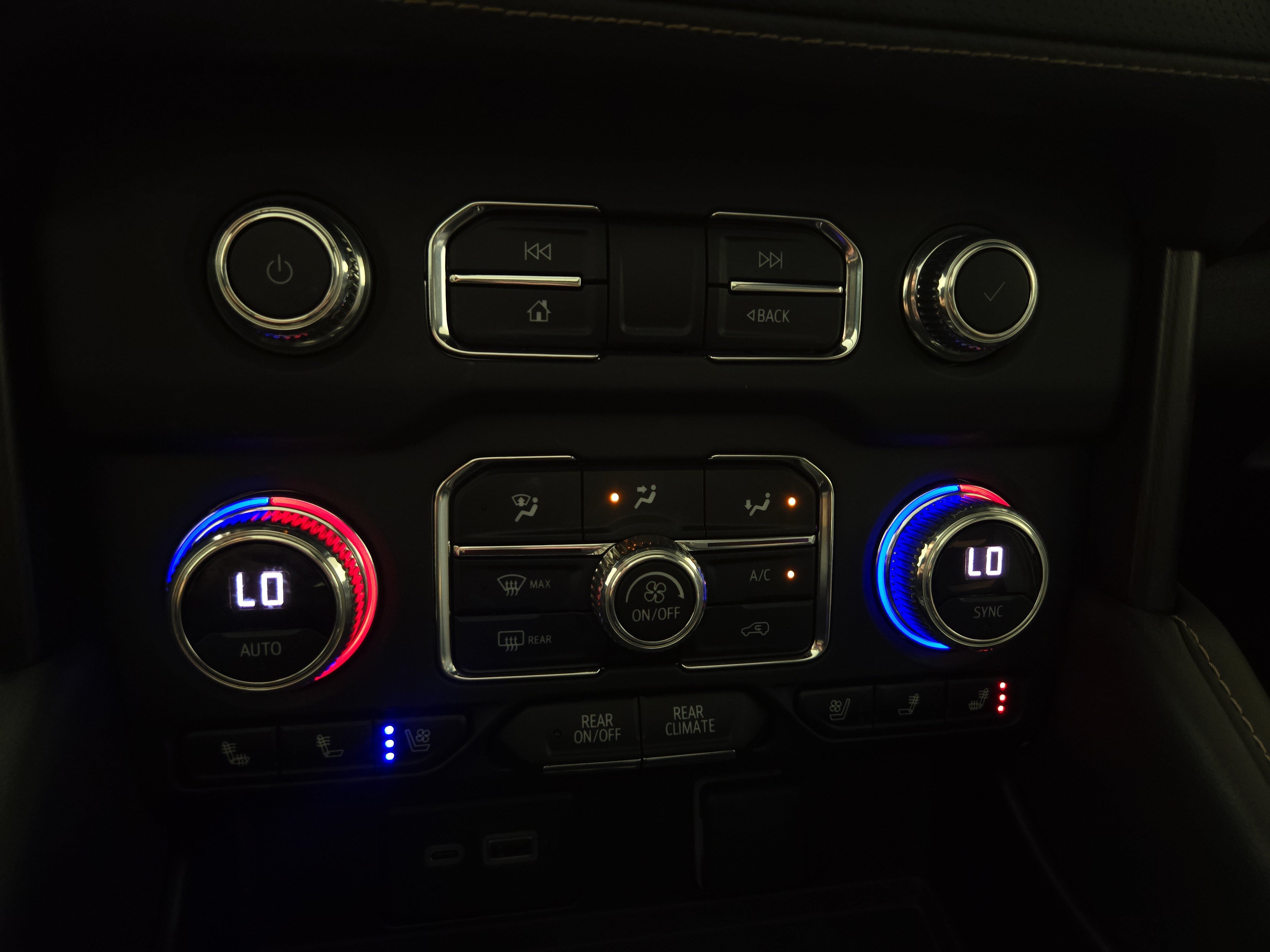 Certified 2023 GMC Yukon AT4 w/ AT4 Premium Plus Package AWD/4WD image 29