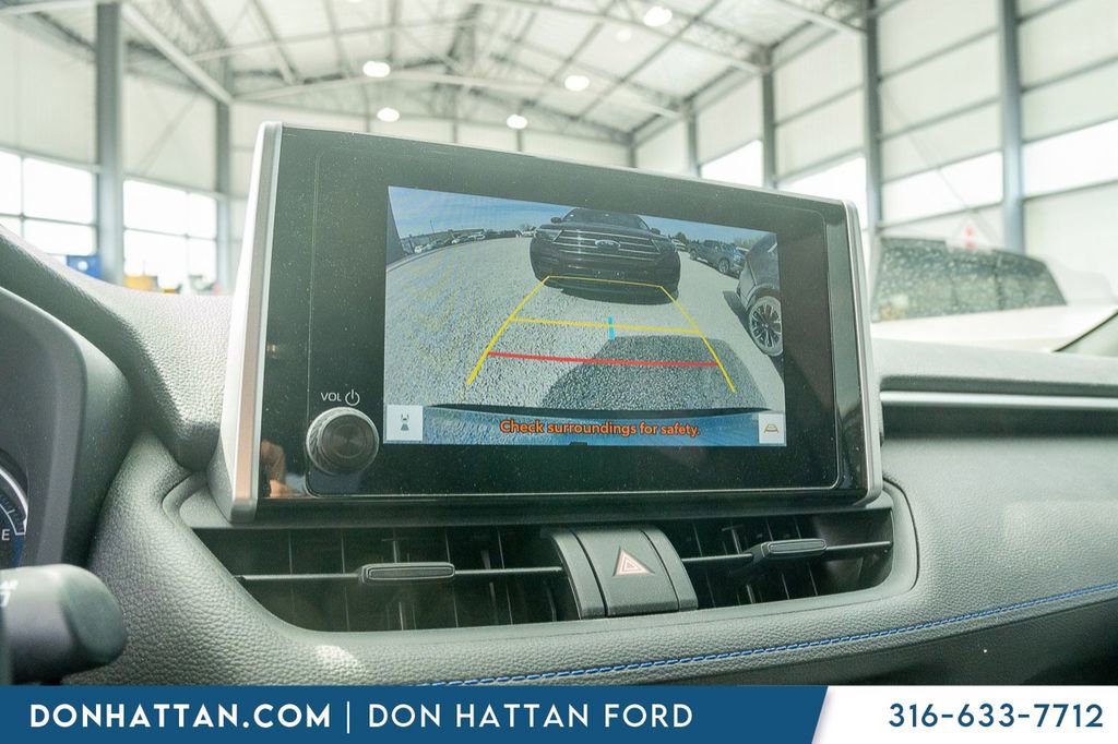 Used 2024 Toyota RAV4 SE image 8