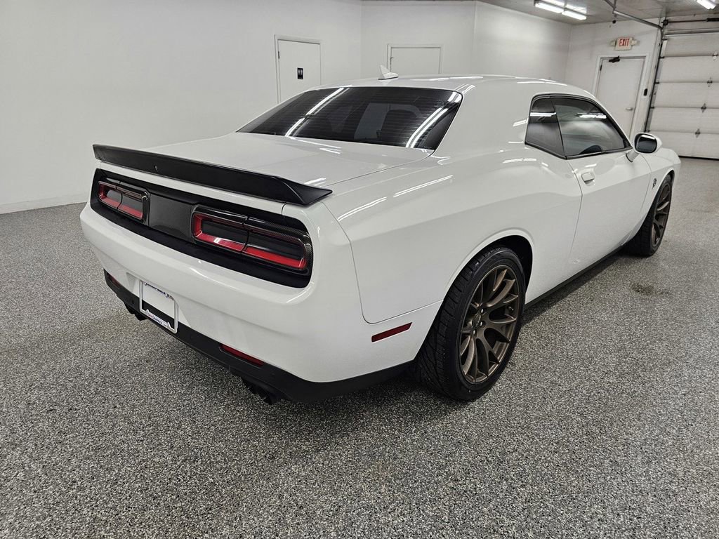 Used 2016 Dodge Challenger SRT Hellcat RWD image 4