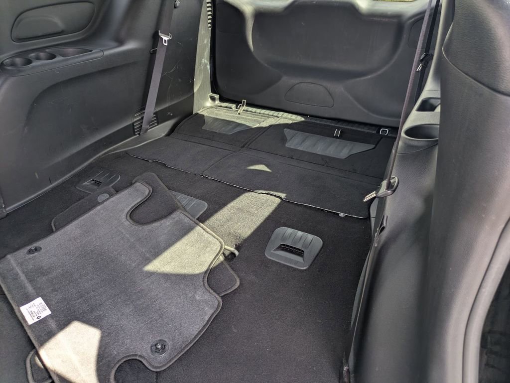 Used 2025 Chrysler Pacifica Select image 26