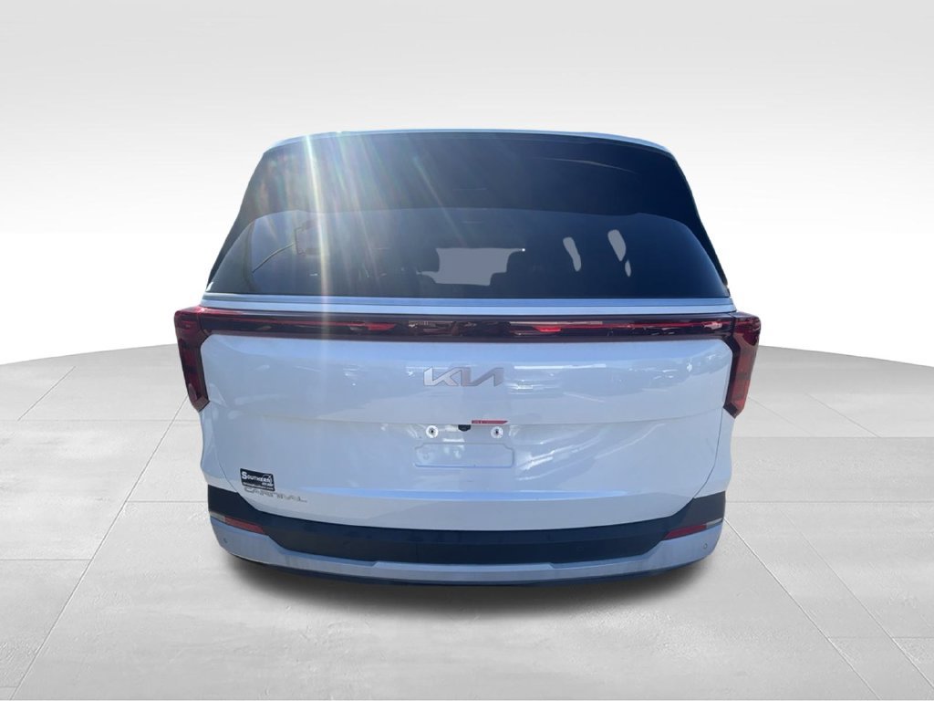 Certified 2026 Kia Carnival LX FWD image 4