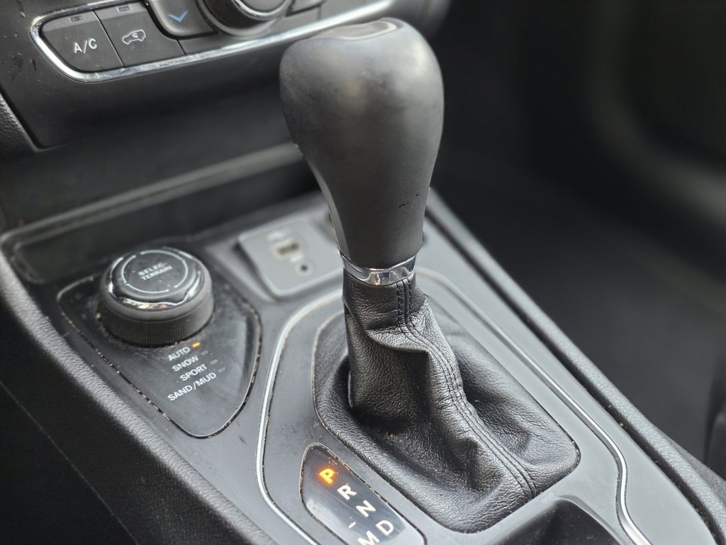 Used 2021 Jeep Cherokee Latitude Lux 80th Anniv w/ Quick Order Package 26U 80TH image 35