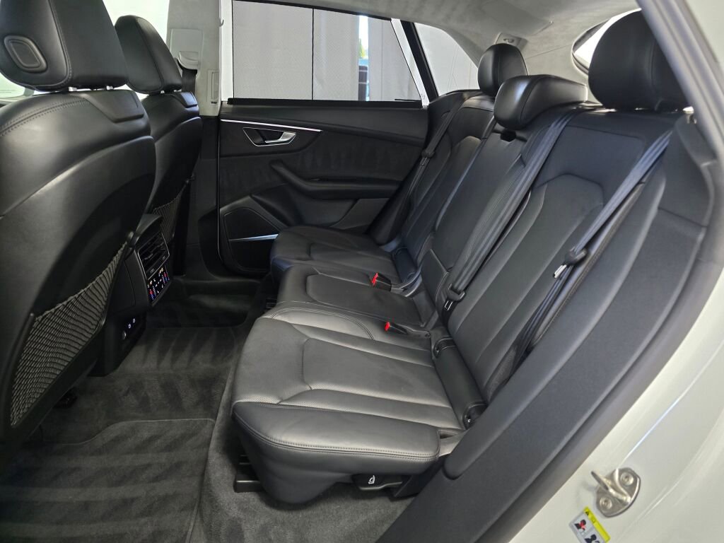 Used 2021 Audi Q8 Prestige w/ Prestige Package image 19
