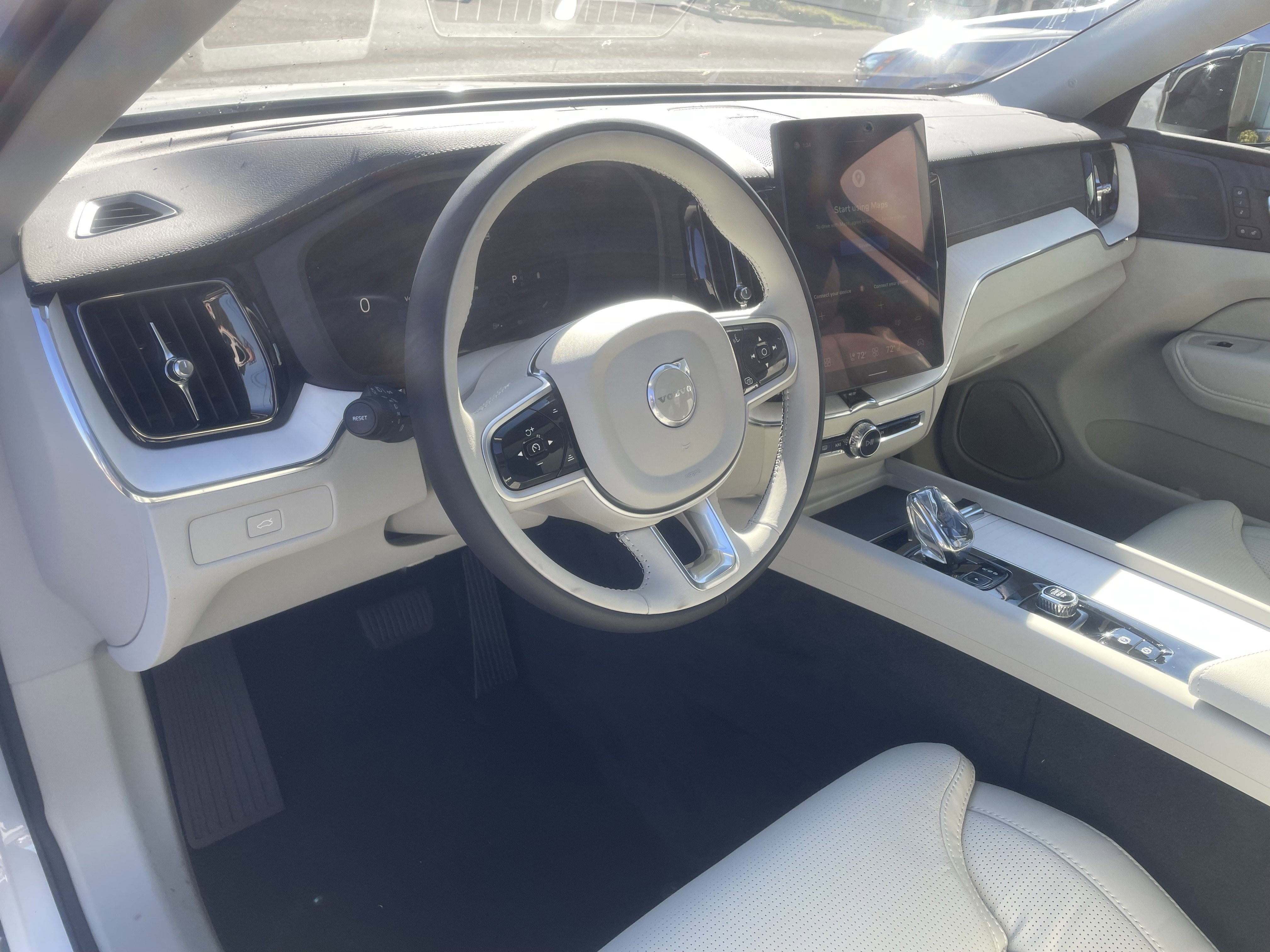 New 2026 Volvo XC60 B5 Ultra w/ Protection Package Premier image 17