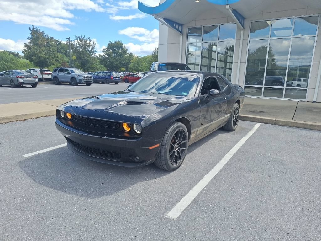 Used 2020 Dodge Challenger SXT w/ Blacktop Package AWD/4WD image 2