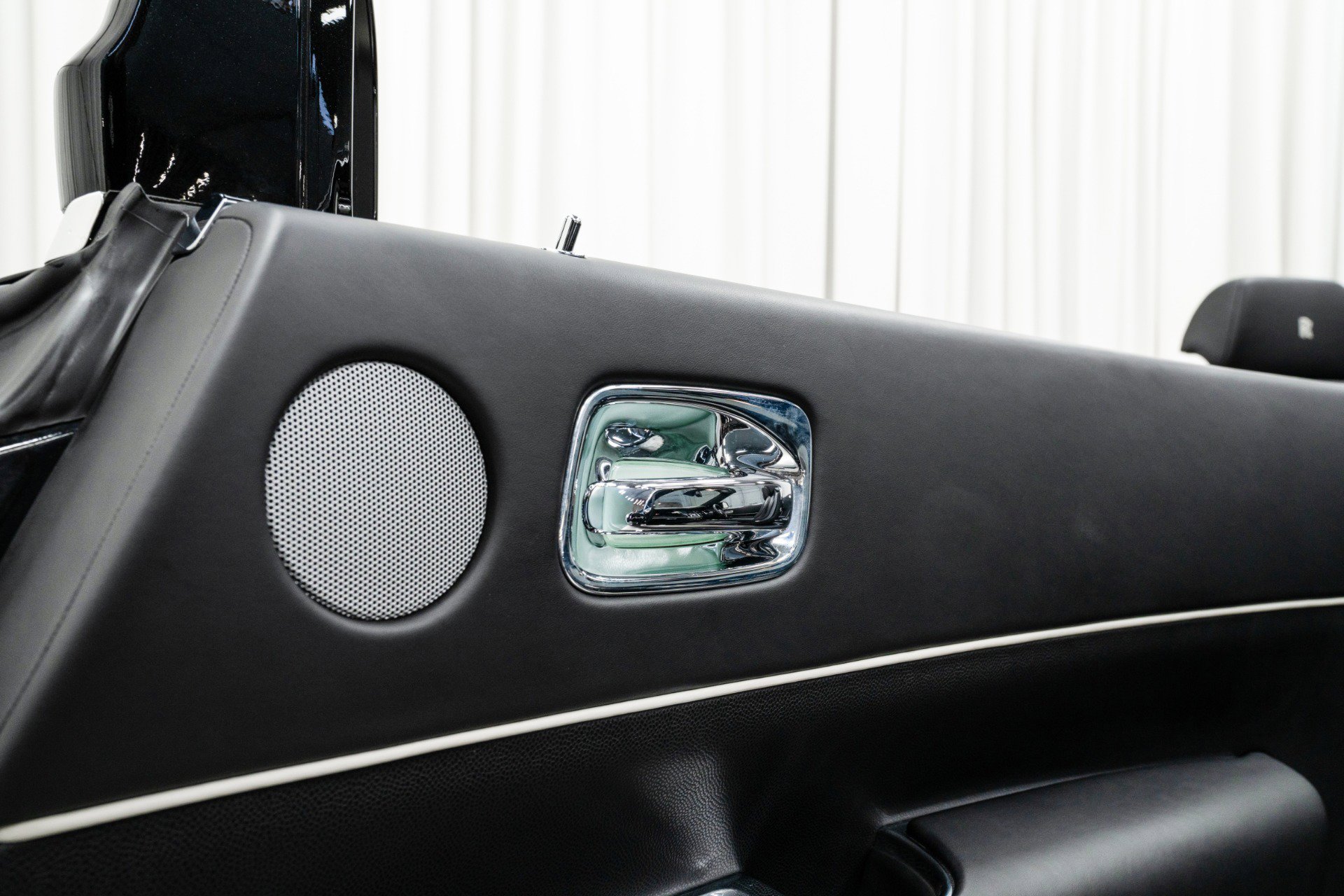 Used 2017 Rolls-Royce Dawn RWD image 40