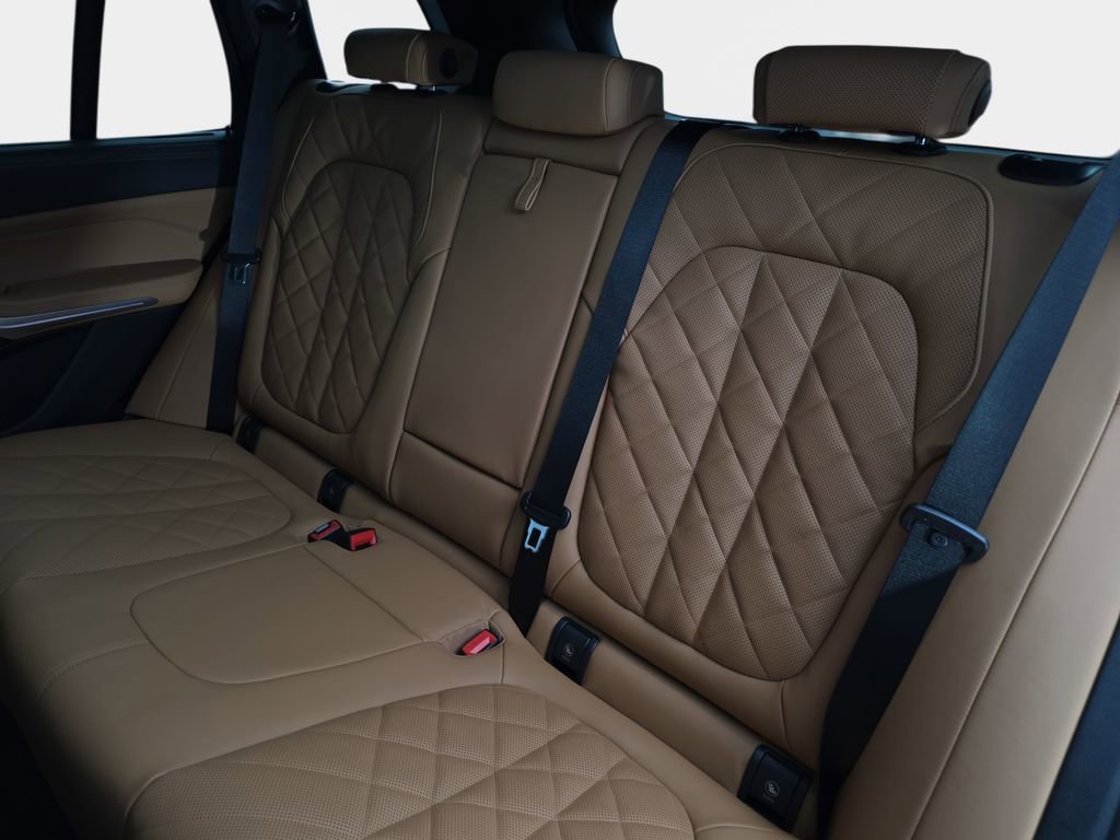 New 2026 BMW X5 M60i image 14