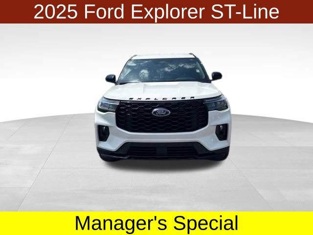 Used 2025 Ford Explorer ST-Line w/ ST-Line Street Pack AWD/4WD image 2