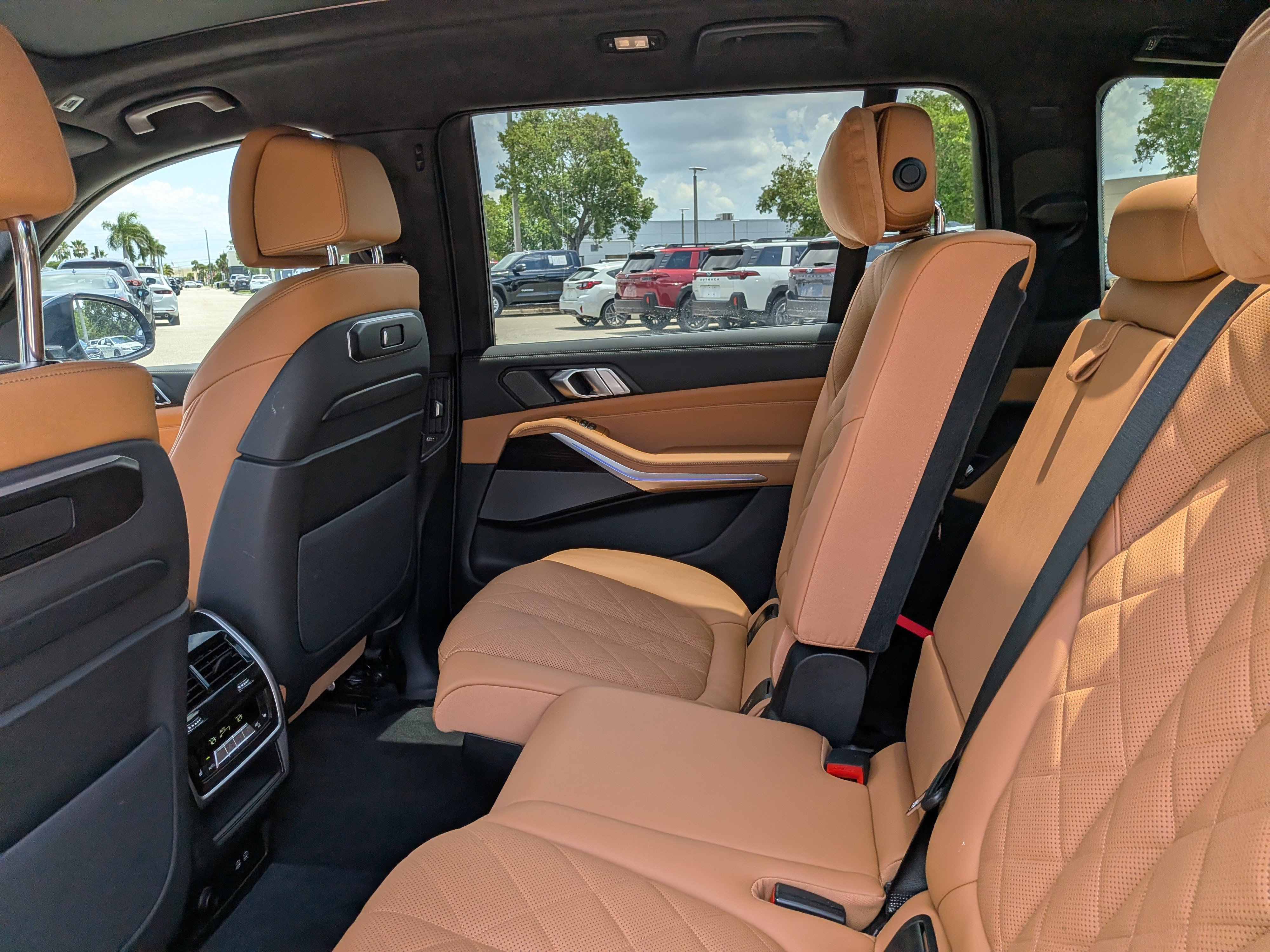 Used 2026 BMW X7 xDrive40i w/ M Sport Package AWD/4WD image 15