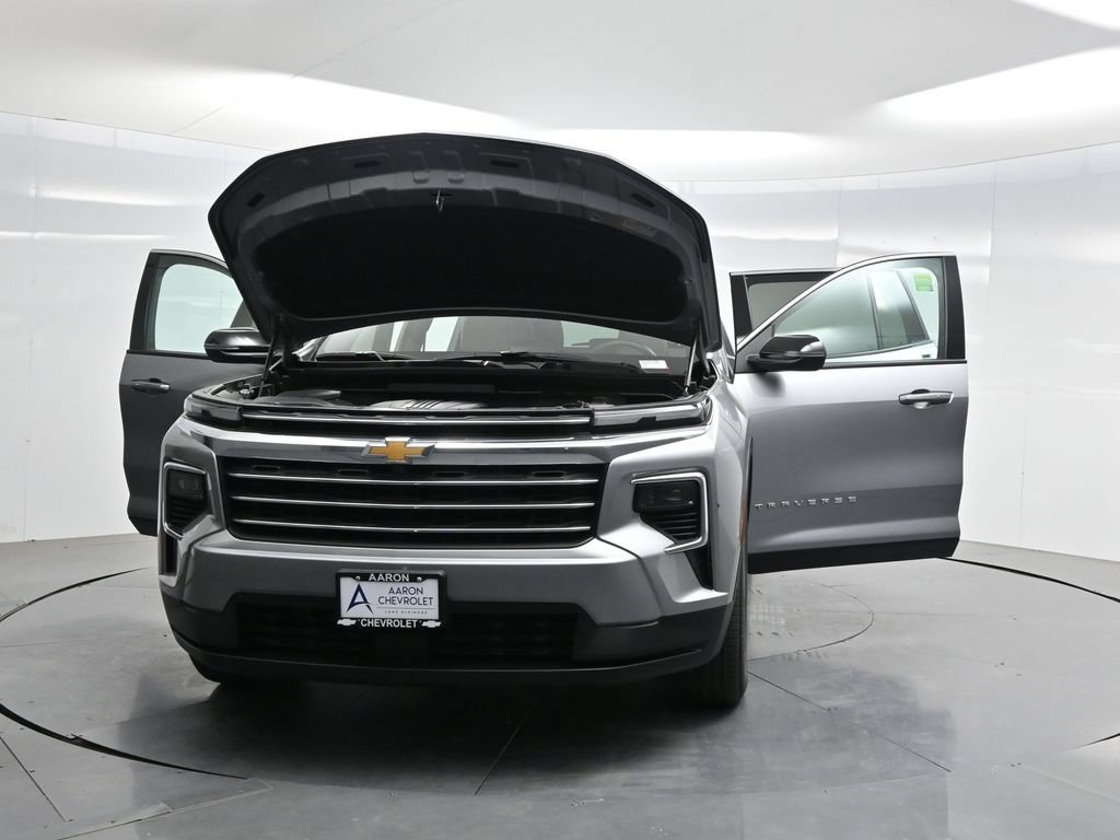 Used 2025 Chevrolet Traverse LT AWD/4WD image 43