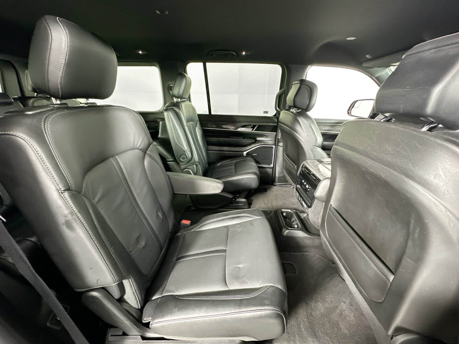 Used 2022 Jeep Wagoneer Series III w/ Flexible Seating Group RWD image 29