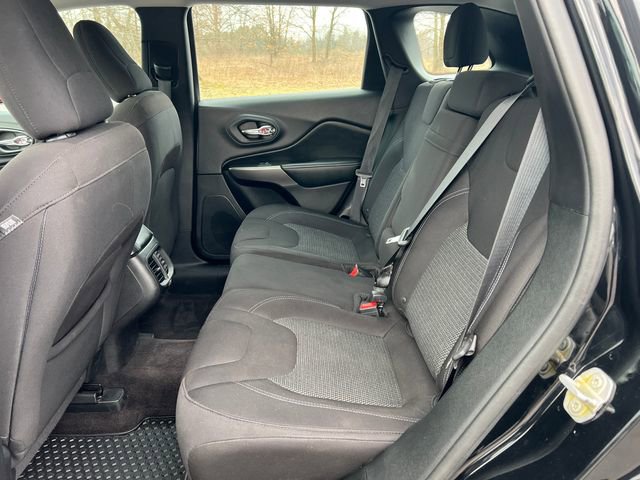 Used 2019 Jeep Cherokee Sport w/ Cold Weather Group image 5