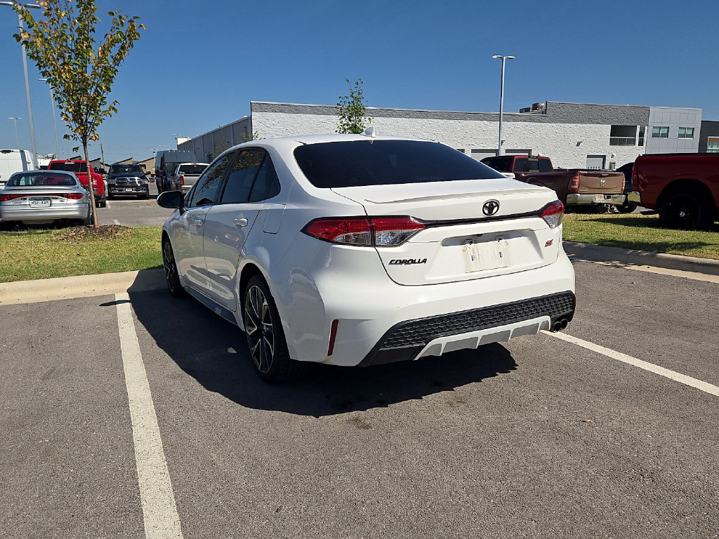 Used 2020 Toyota Corolla SE FWD image 2