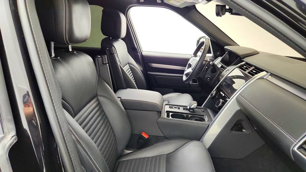 Used 2024 Land Rover Discovery Dynamic SE AWD/4WD image 23