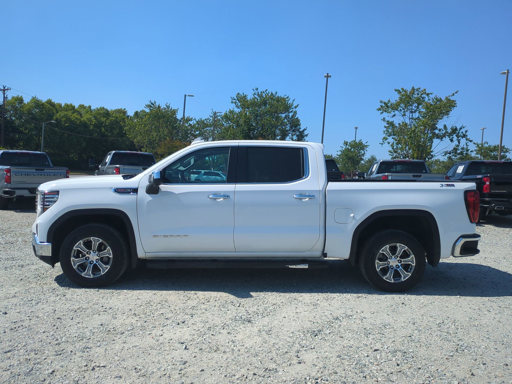 Used 2023 GMC Sierra 1500 SLT w/ SLT Convenience Package AWD/4WD image 7