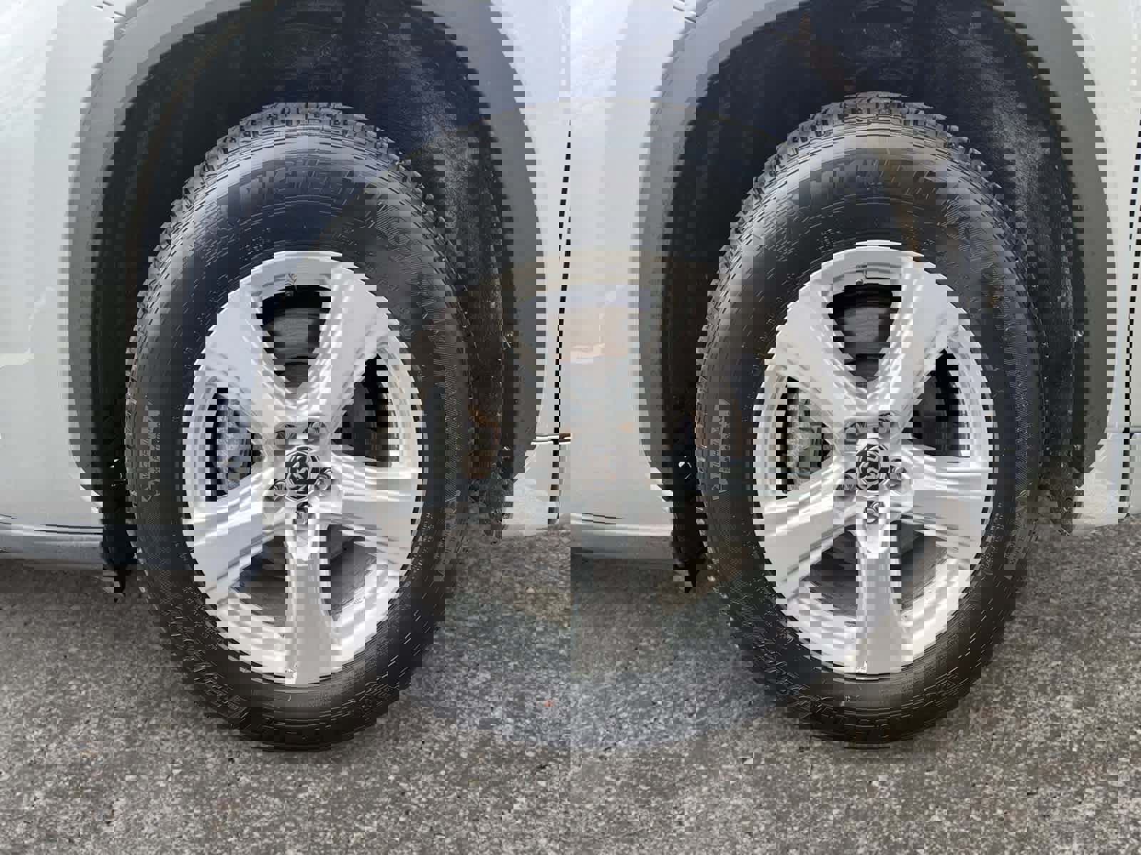 Used 2025 Toyota Highlander LE image 13