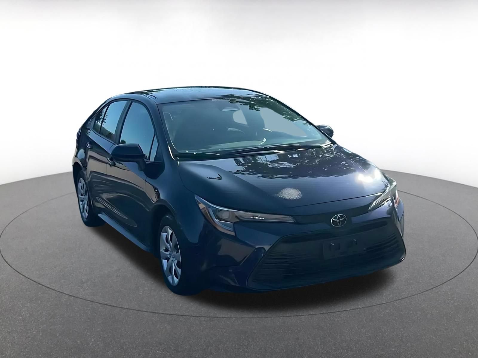 Used 2025 Toyota Corolla LE FWD image 3