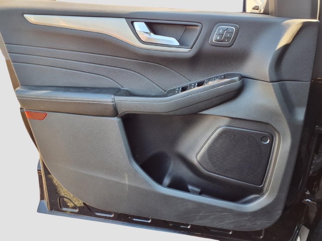 Certified 2022 Ford Escape Titanium AWD/4WD image 24