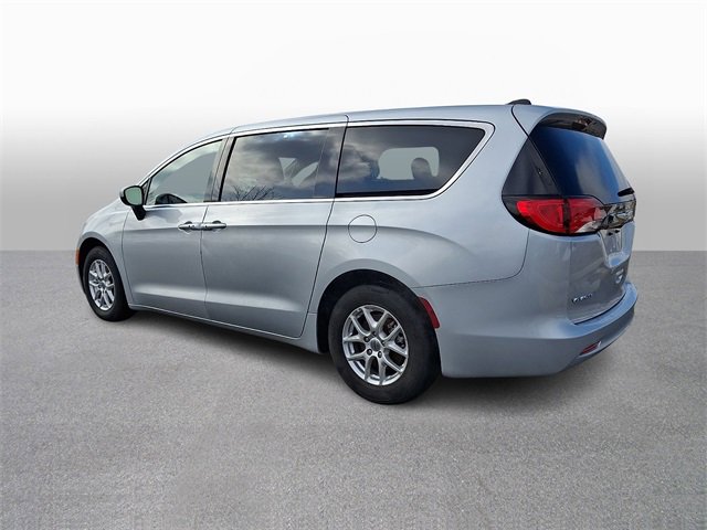 Used 2023 Chrysler Voyager LX image 6