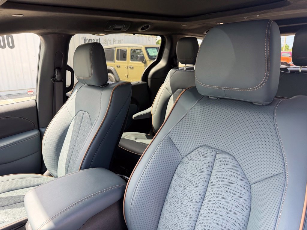 New 2027 Chrysler Pacifica Pinnacle w/ Theater Group FWD image 26