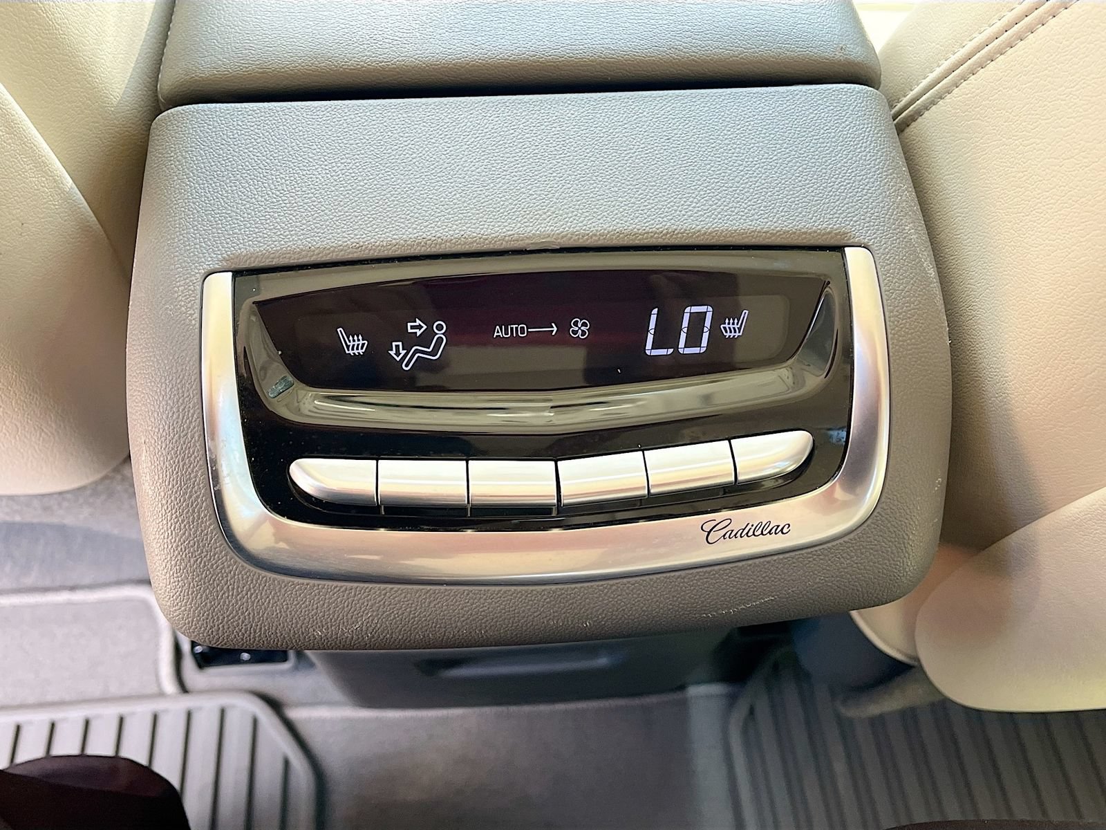 Used 2024 Cadillac XT6 Premium Luxury w/ Technology Package FWD image 27