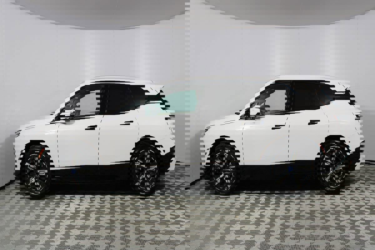 Used 2023 BMW iX xDrive50 w/ Sport Package image 44