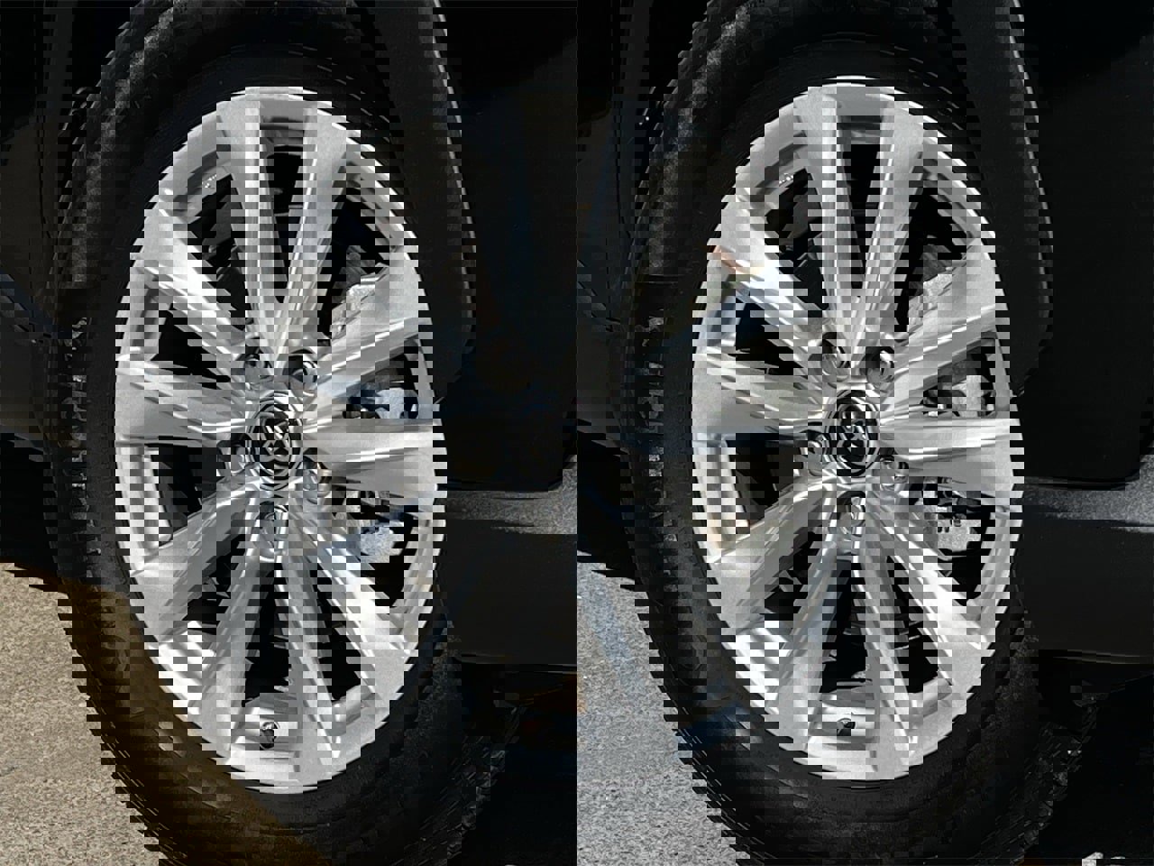 Used 2023 Toyota Corolla Cross LE image 28