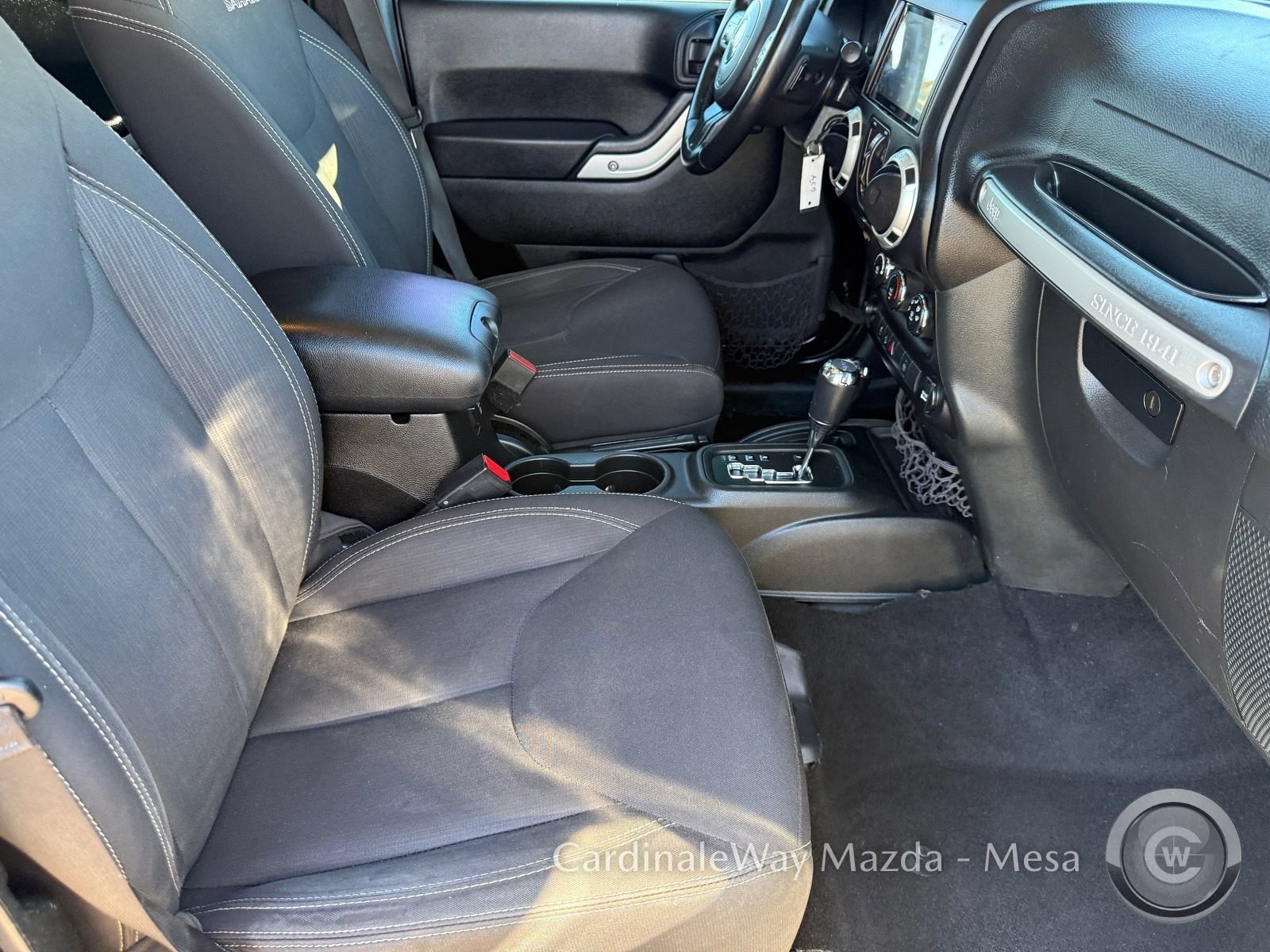 Used 2017 Jeep Wrangler Unlimited Sahara image 31