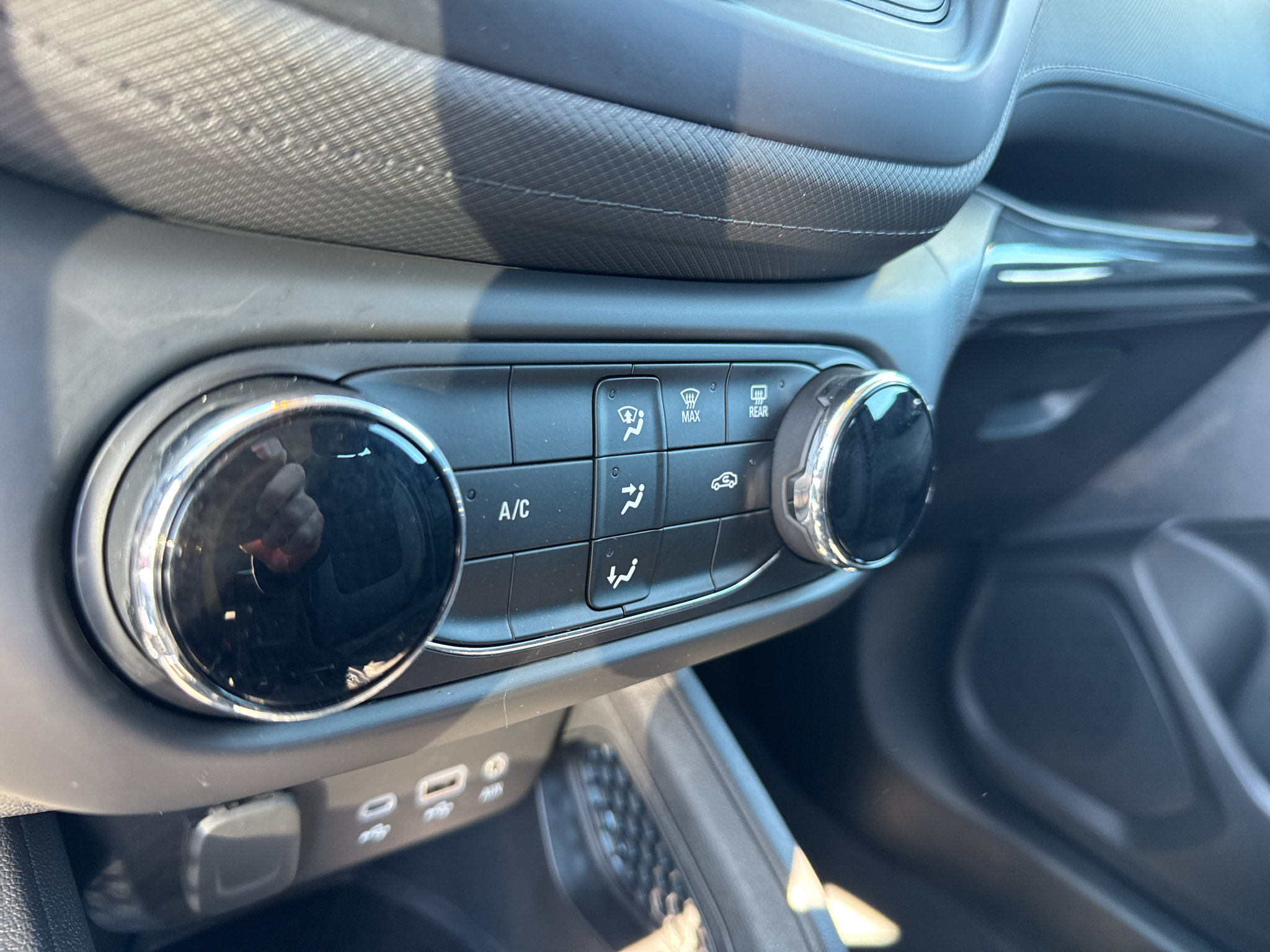 Used 2023 Chevrolet TrailBlazer LS AWD/4WD image 14